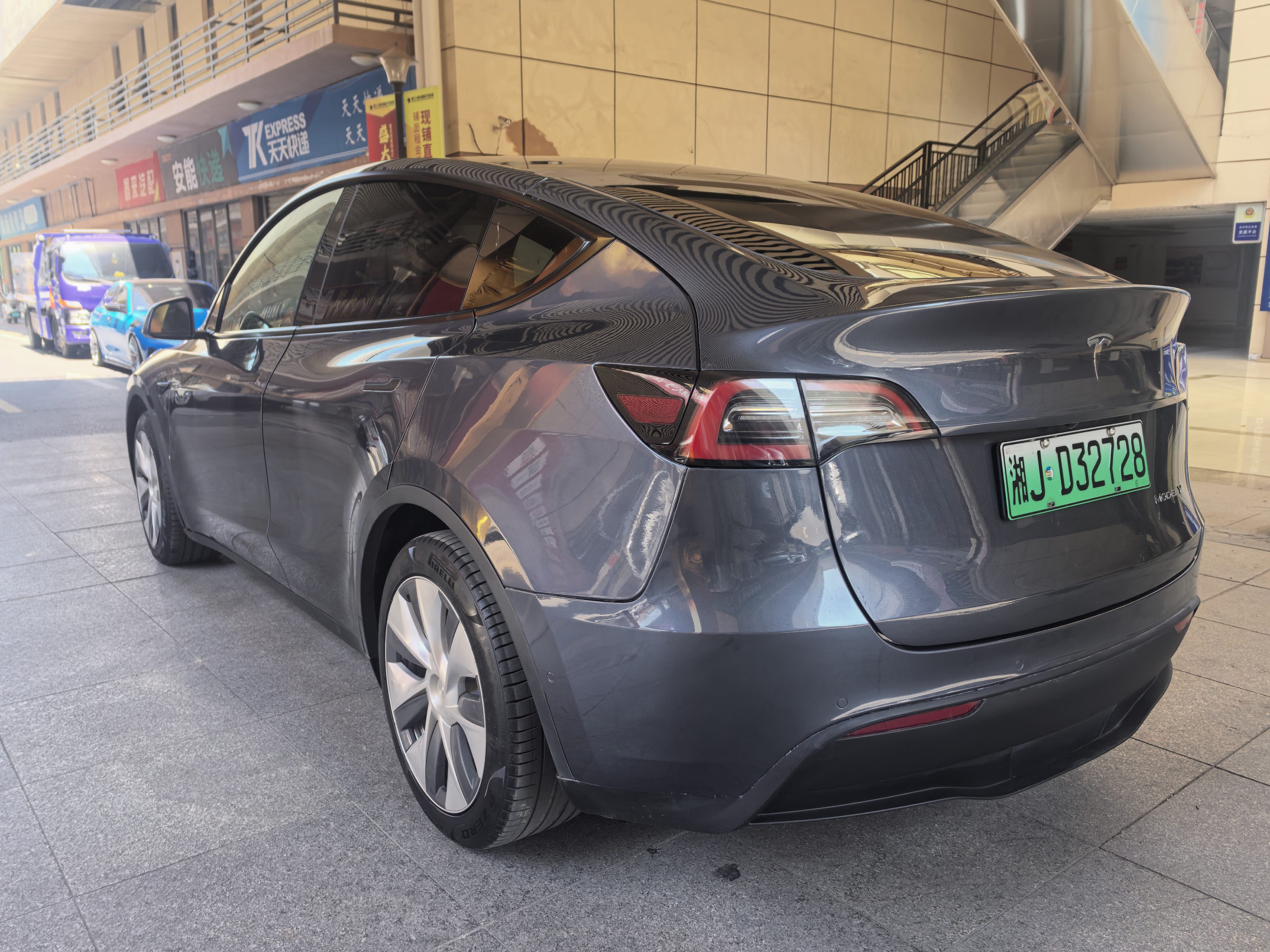 Tesla Model Y 2023 car image #5