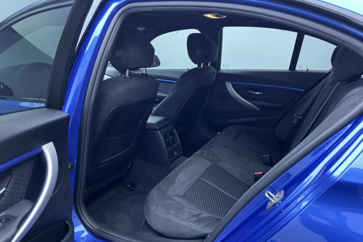 BMW 3 Series 2018 #8 BMW 3 Series 2018 car image #8