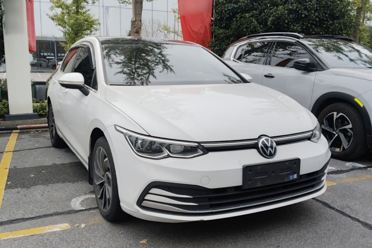Volkswagen Golf 2023 immagine di auto #4