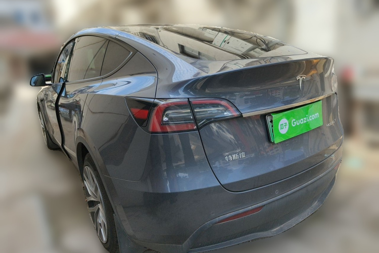 Tesla Model Y 2022 immagine di auto #5
