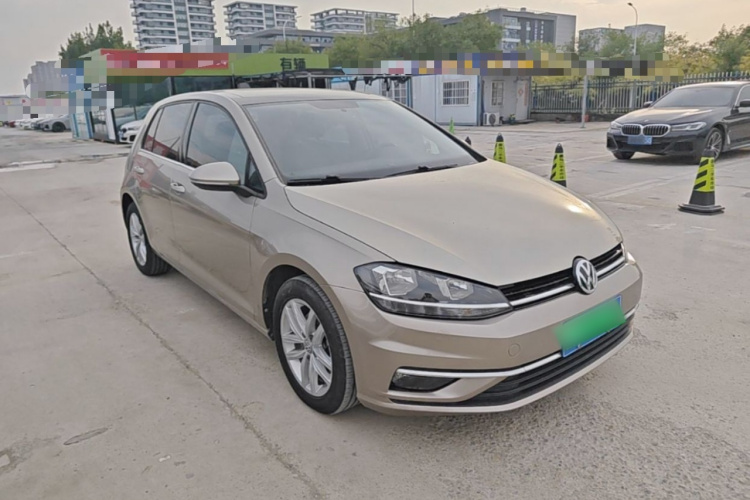 Volkswagen Golf 2018 car image #4