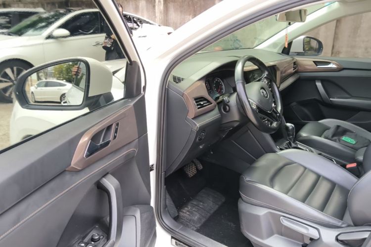 Volkswagen Tharu 2019 car image #16