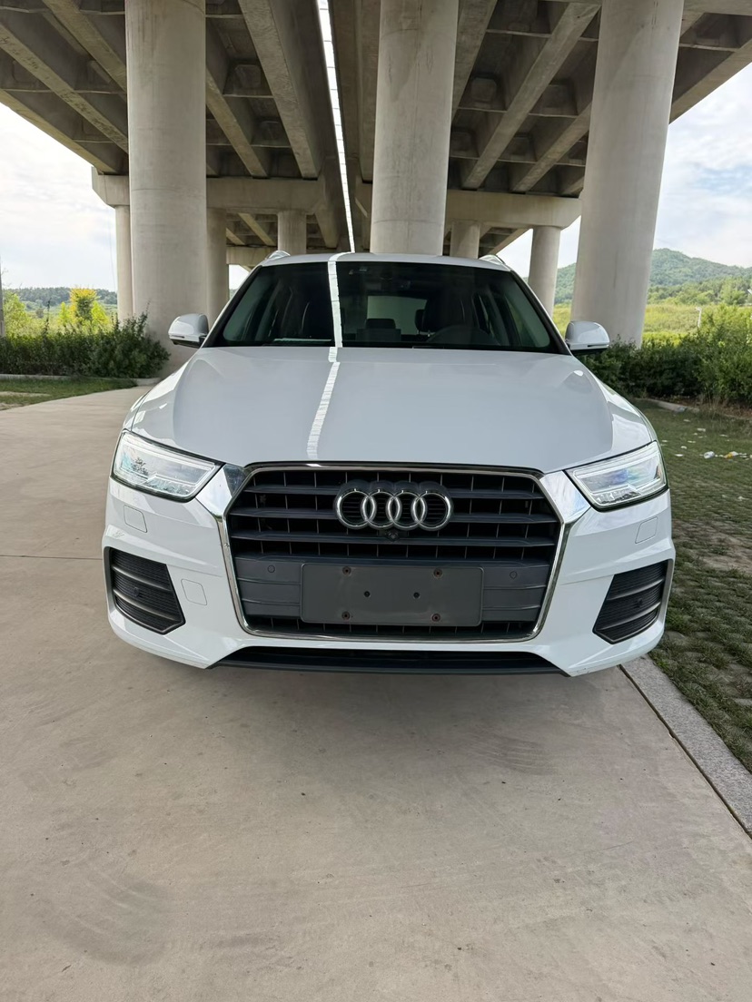Audi Q3 2018 car image #2