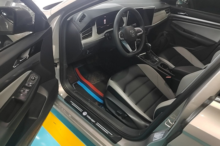 Volkswagen Bora 2023 car image #12
