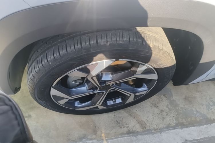 GEELY Boyue L 2024 car image #9