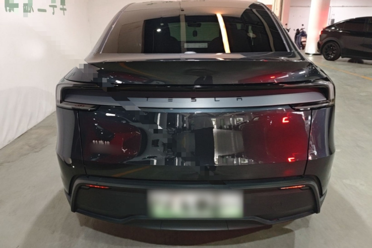 Tesla Model Y 2025 #6 Tesla Model Y 2025 immagine di auto #6