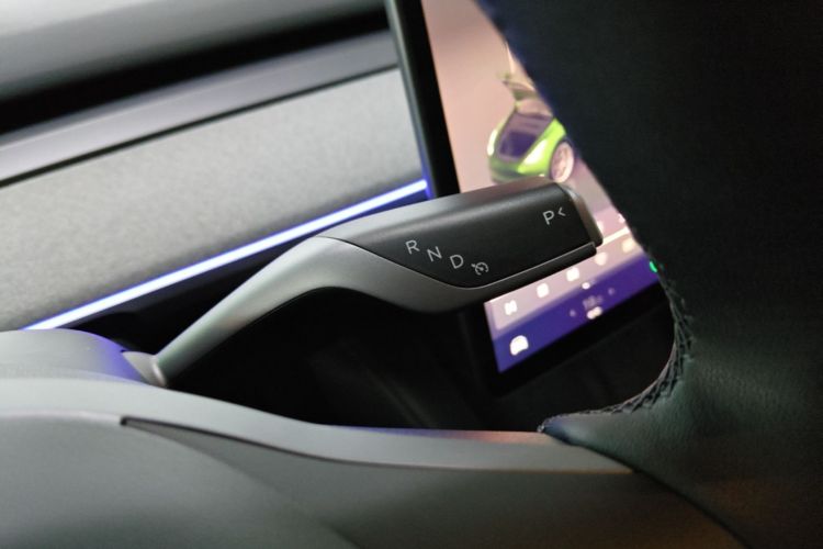 Tesla Model Y 2024 car image #14