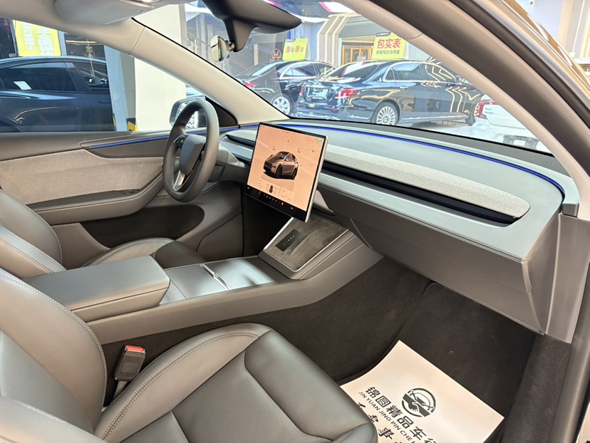 Tesla Model Y 2025 #18 Tesla Model Y 2025 immagine di auto #18