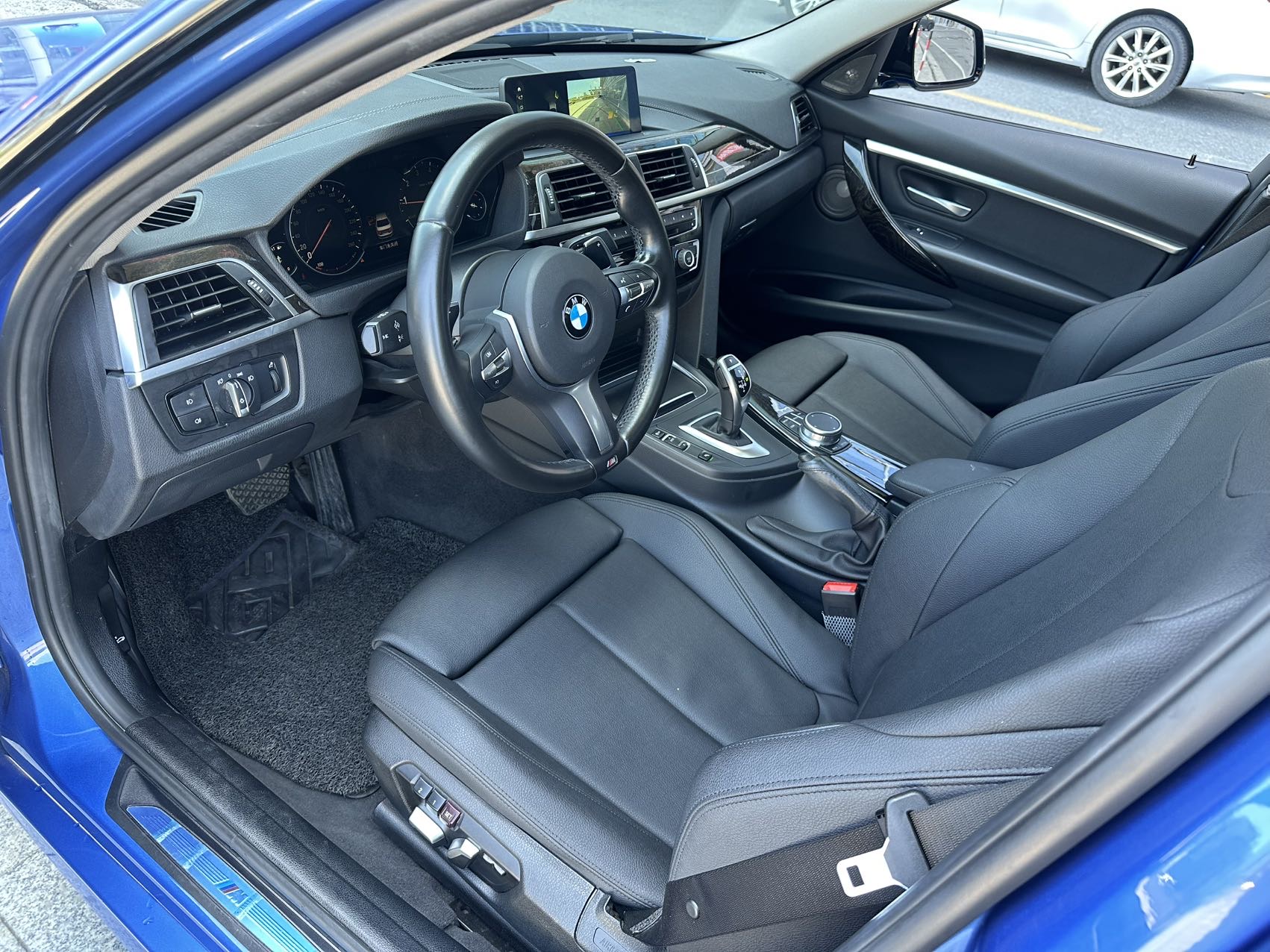 BMW 3 Series 2018 car image #14