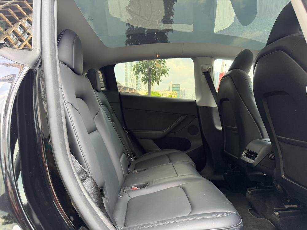 Tesla Model Y 2023 car image #12