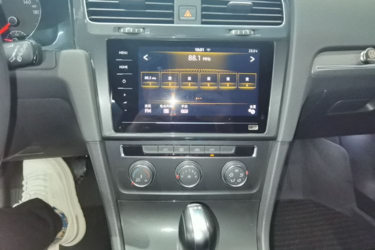 Volkswagen Golf 2020 car image #13