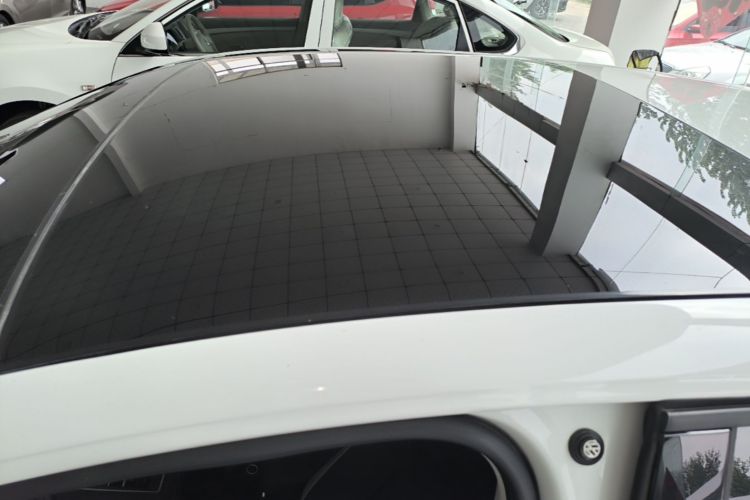 Volkswagen Golf 2023 car image #25