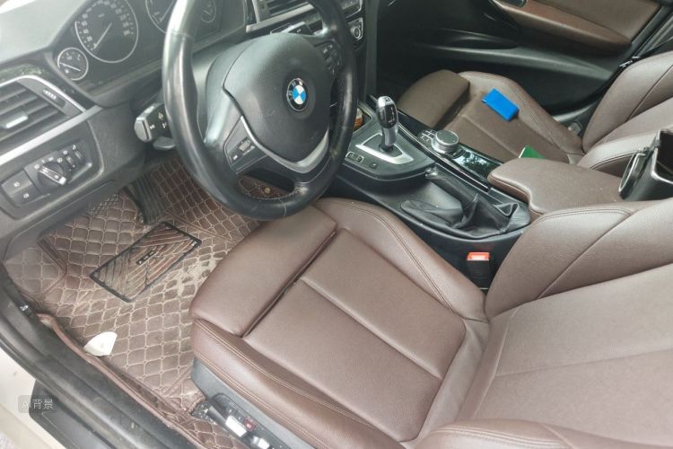 BMW 3 Series 2019 car image #18