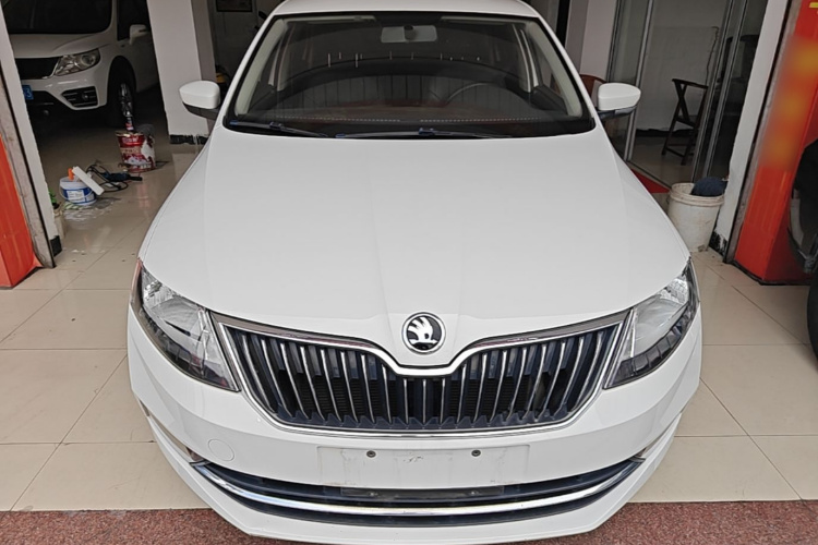 Skoda Rapid 2018 car image #3