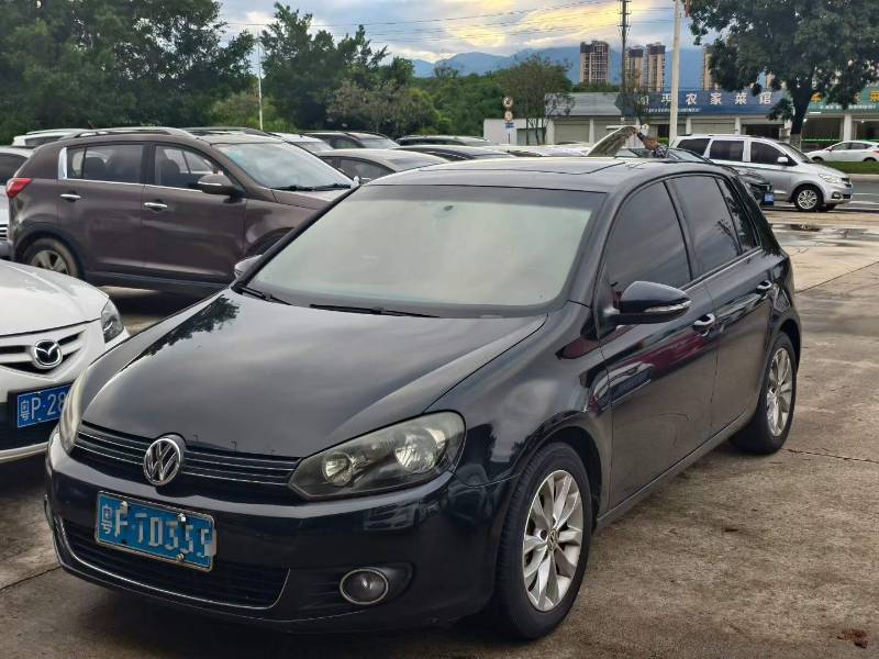 Volkswagen Golf 2012 car image 