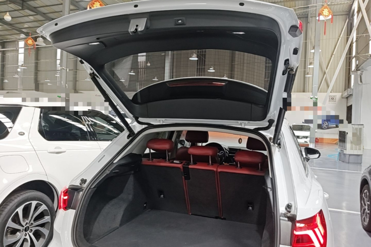 Audi Q3 2023 car image #19