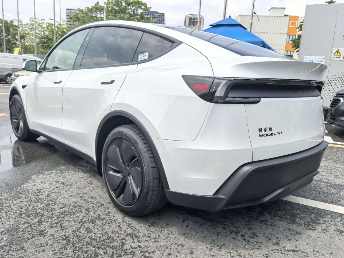Tesla Model Y 2026 #2 Tesla Model Y 2026 car image #2