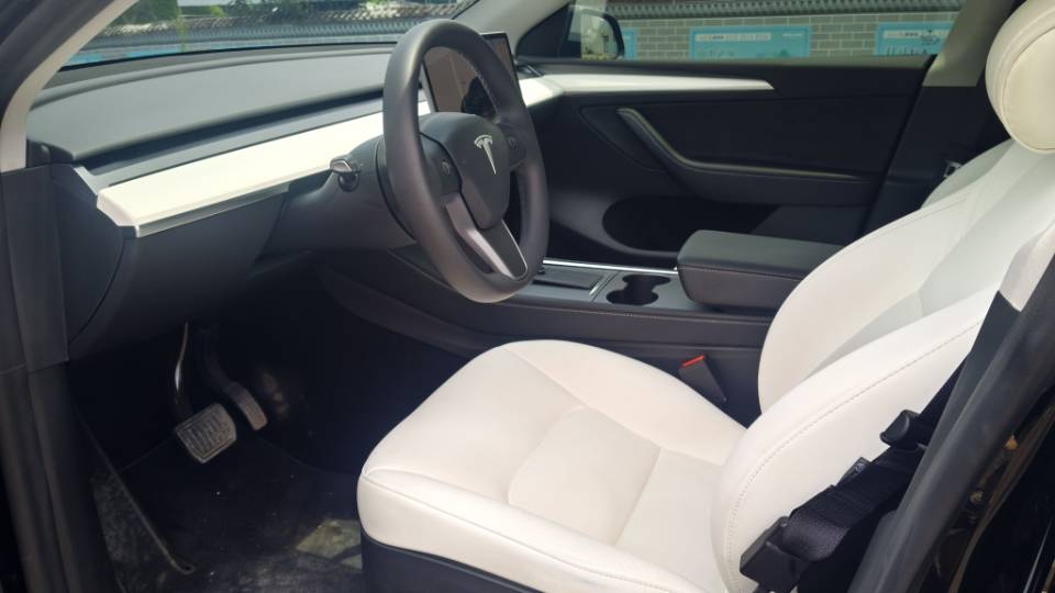 Tesla Model Y 2023 car image #6