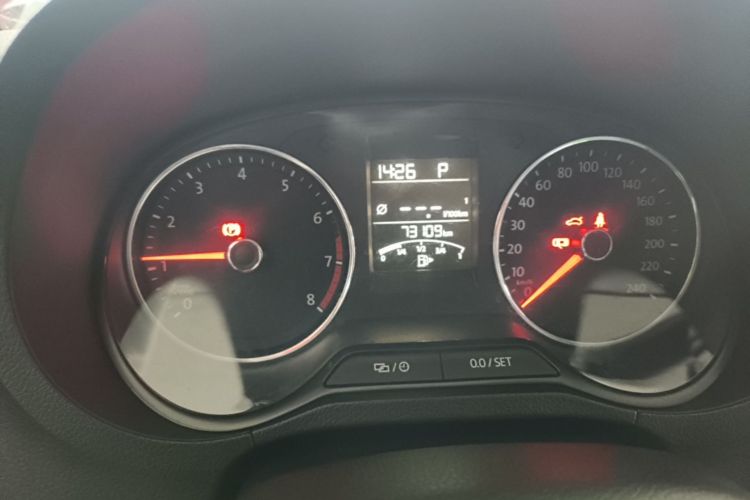 Volkswagen Polo 2018 car image #12