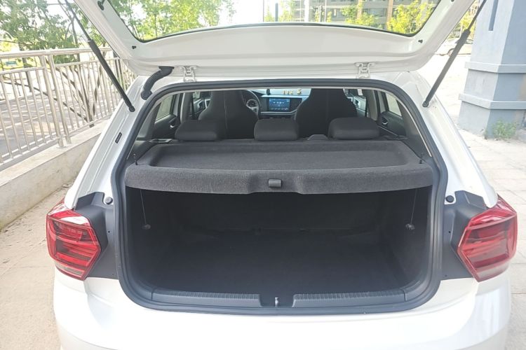 Volkswagen Polo 2021 car image #21