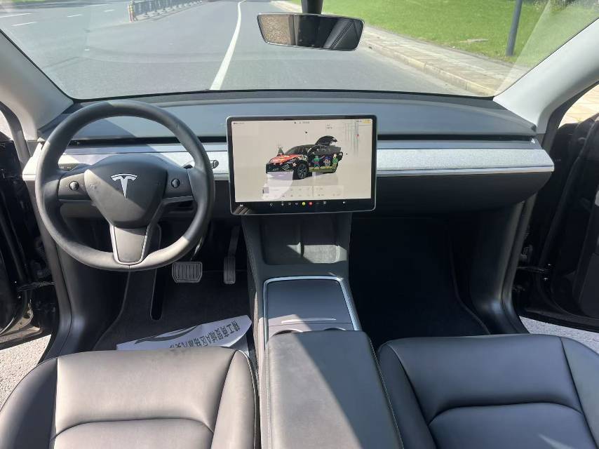Tesla Model Y 2023 car image #4