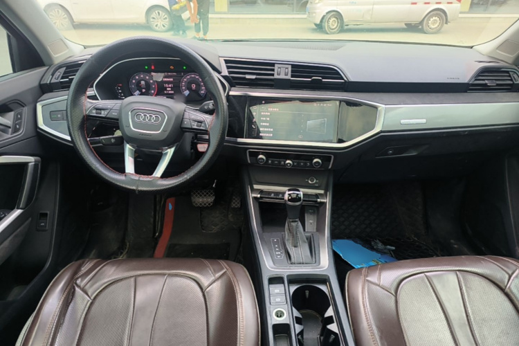 Audi Q3 2022 car image #10