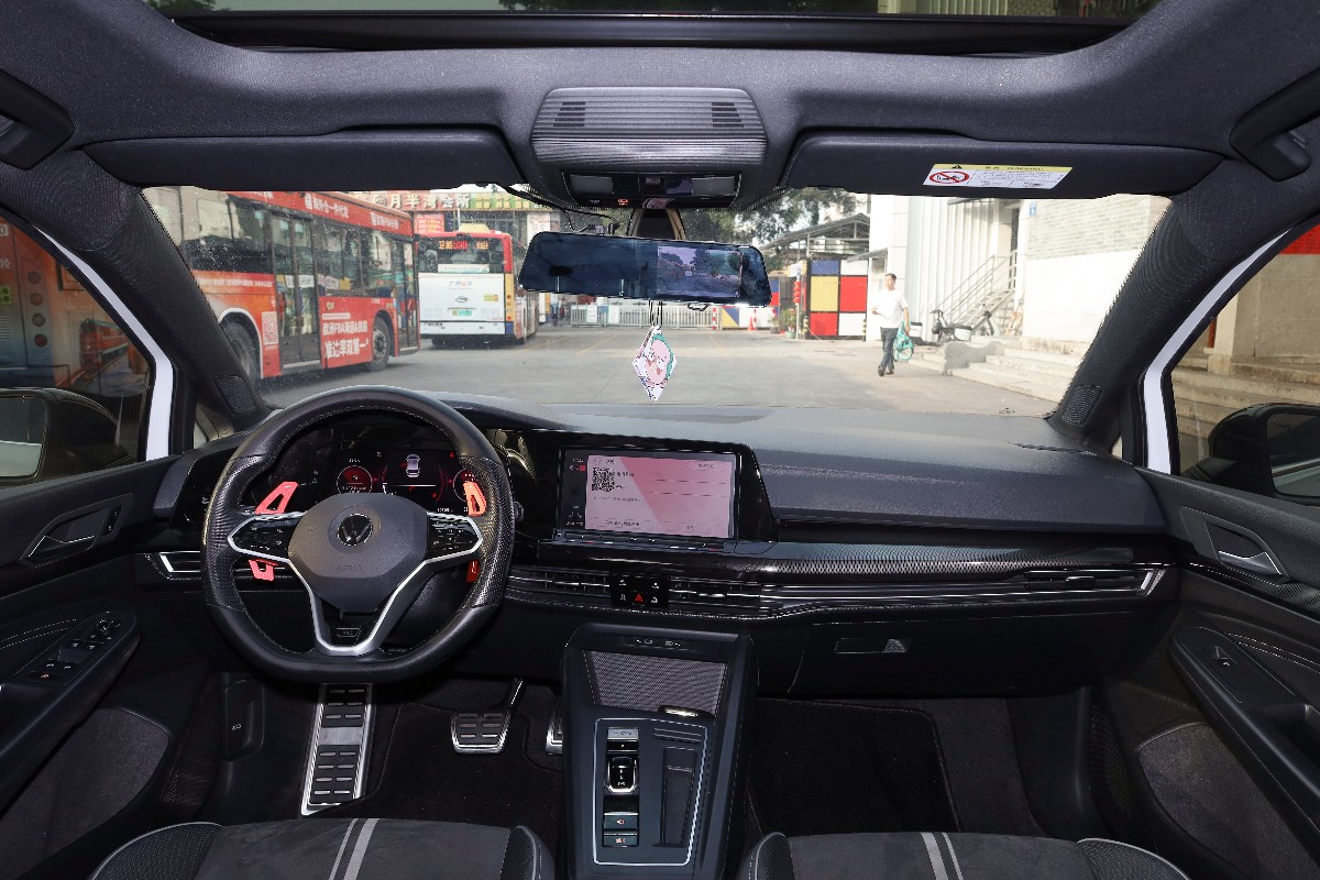 Volkswagen Golf 2023 car image #6