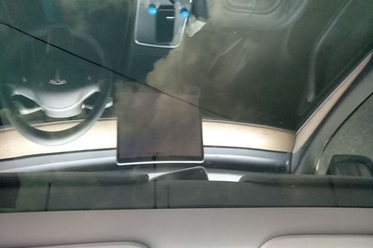 Tesla Model Y 2021 car image #18