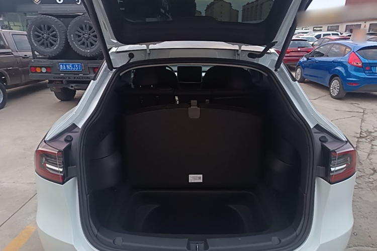 Tesla Model Y 2024 #19 Tesla Model Y 2024 car image #19