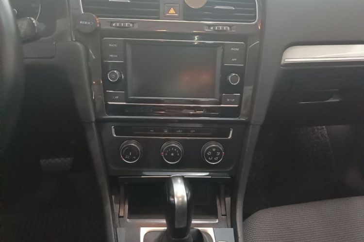 Volkswagen Golf 2019 imagen de coche #13