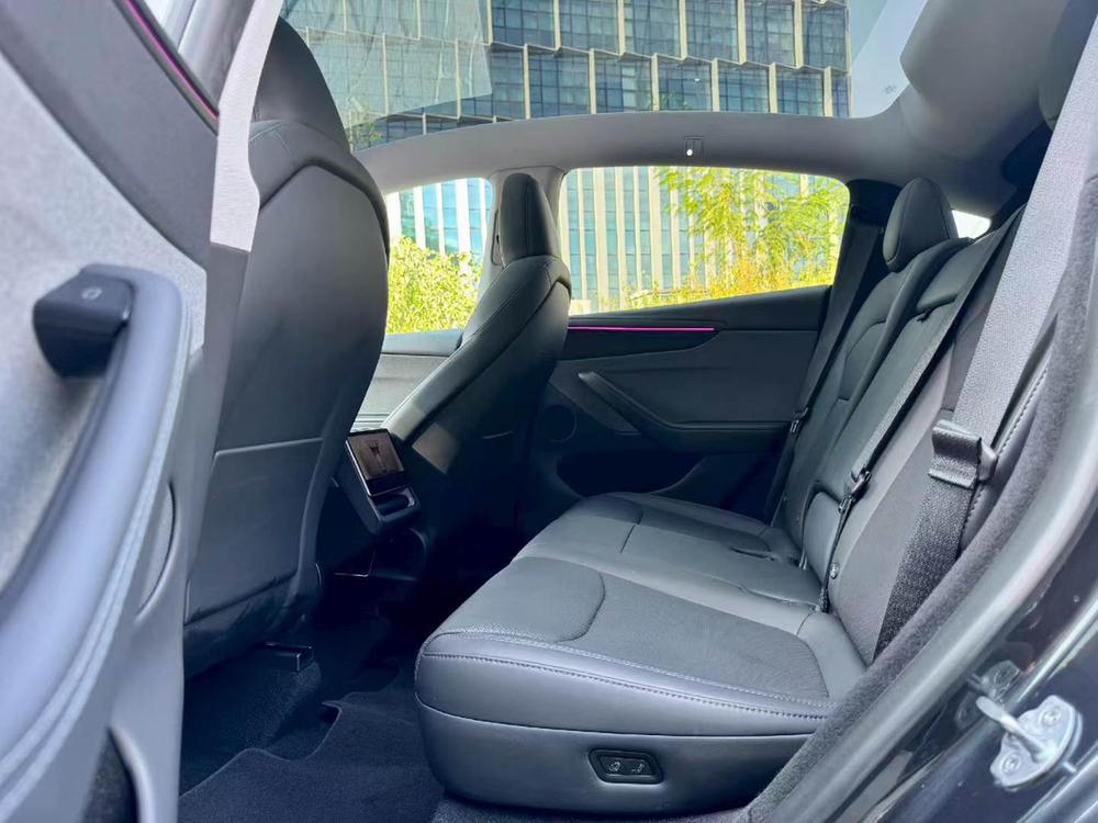 Tesla Model Y 2025 car image #10