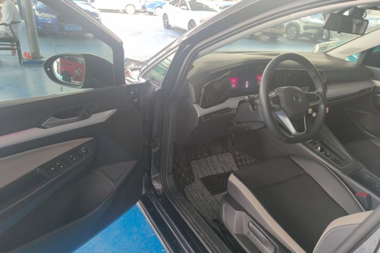 Volkswagen Golf 2022 car image #16