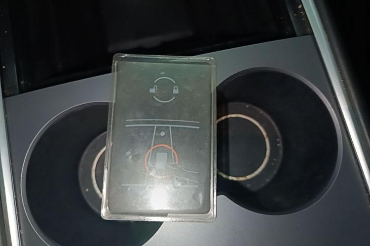 Tesla Model 3 2022 car image #9