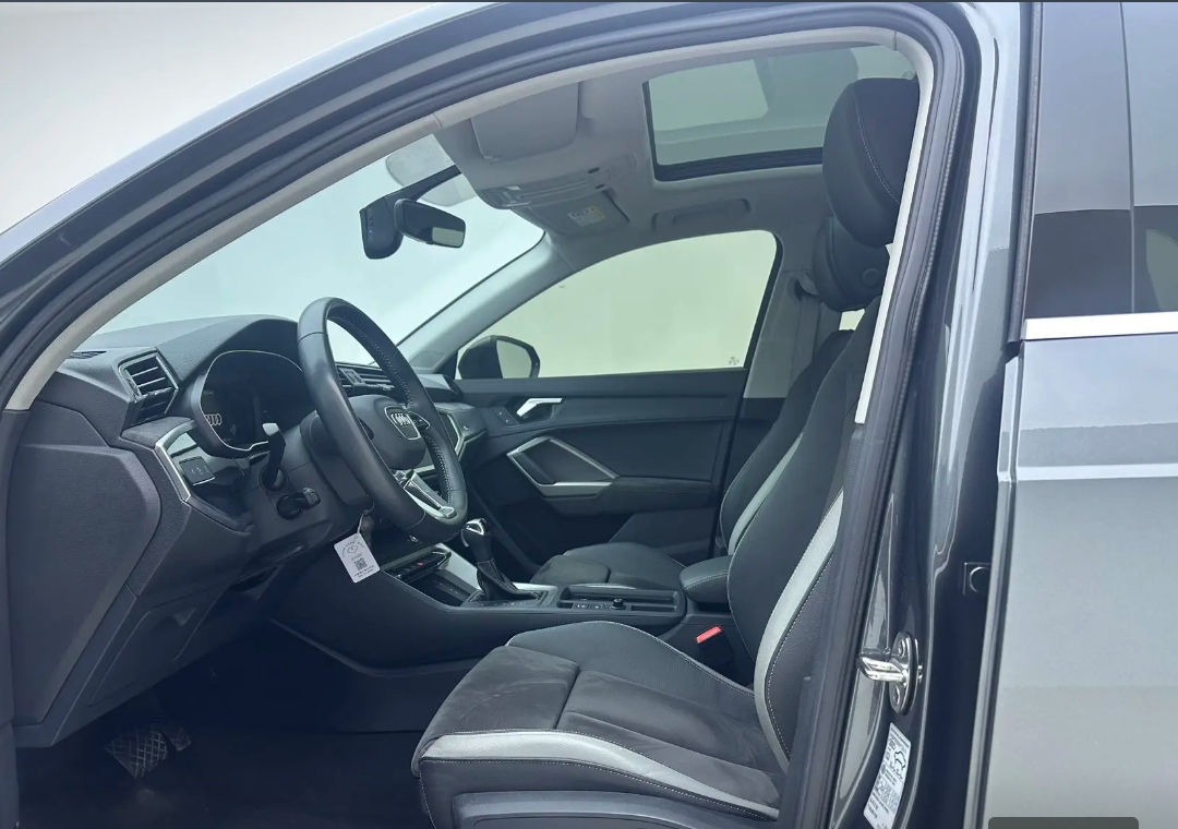 Audi Q3 2023 car image #9