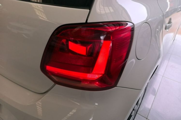 Volkswagen Polo 2017 car image #8