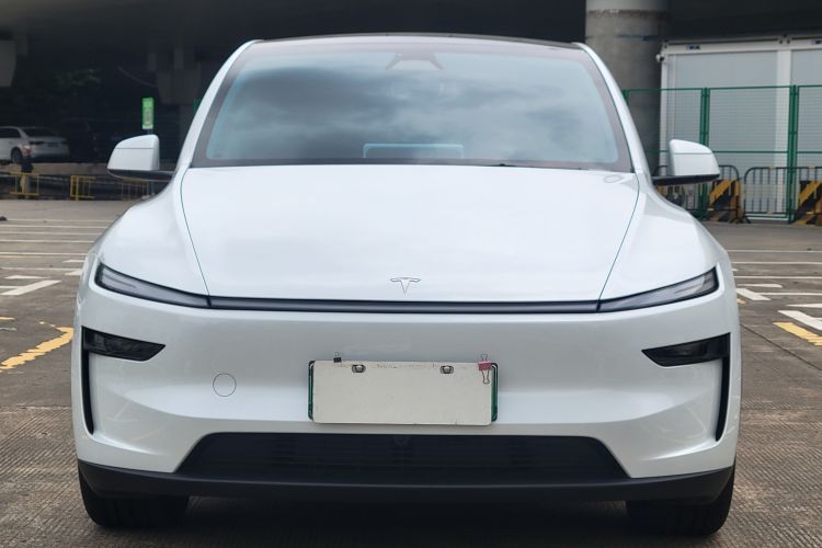 Tesla Model Y 2025 #3 Tesla Model Y 2025 car image #3