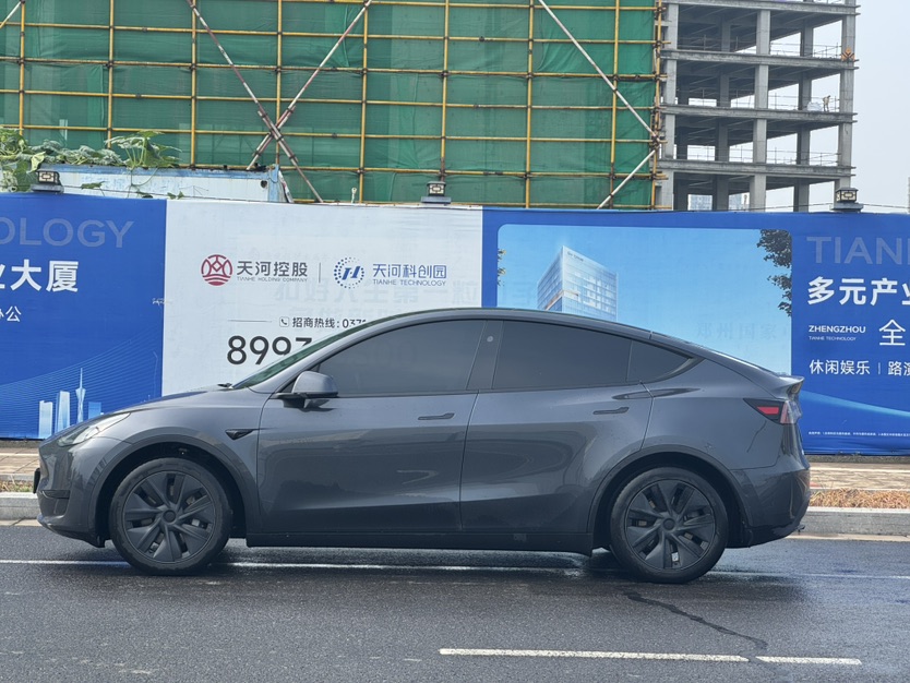 Tesla Model Y 2024 #3 Tesla Model Y 2024 car image #3