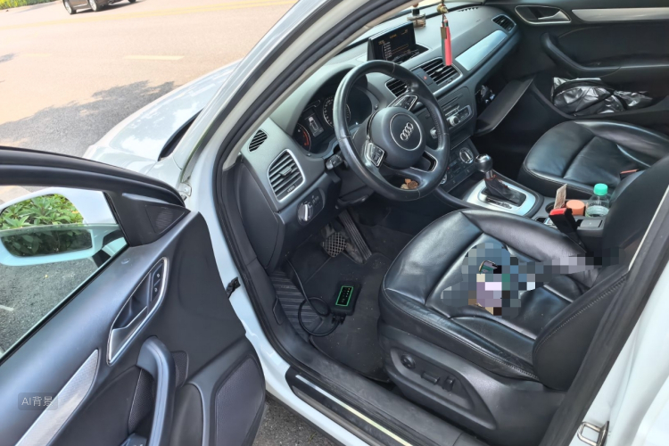 Audi Q3 2015 car image #18