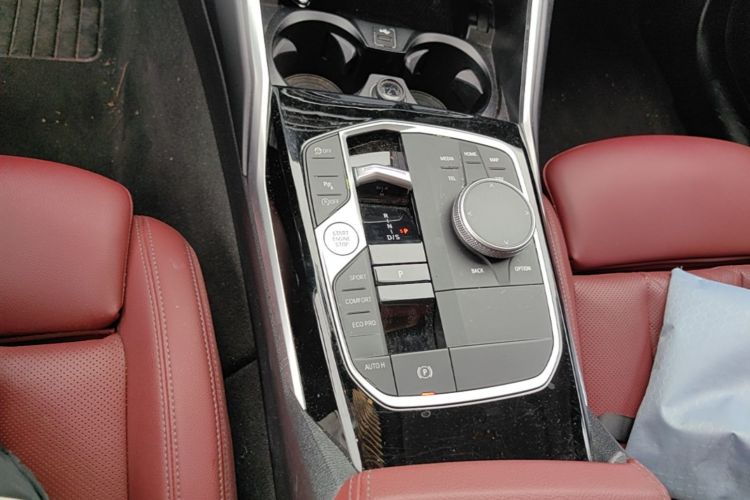 BMW 3 Series 2024 #14 BMW 3 Series 2024 car image #14