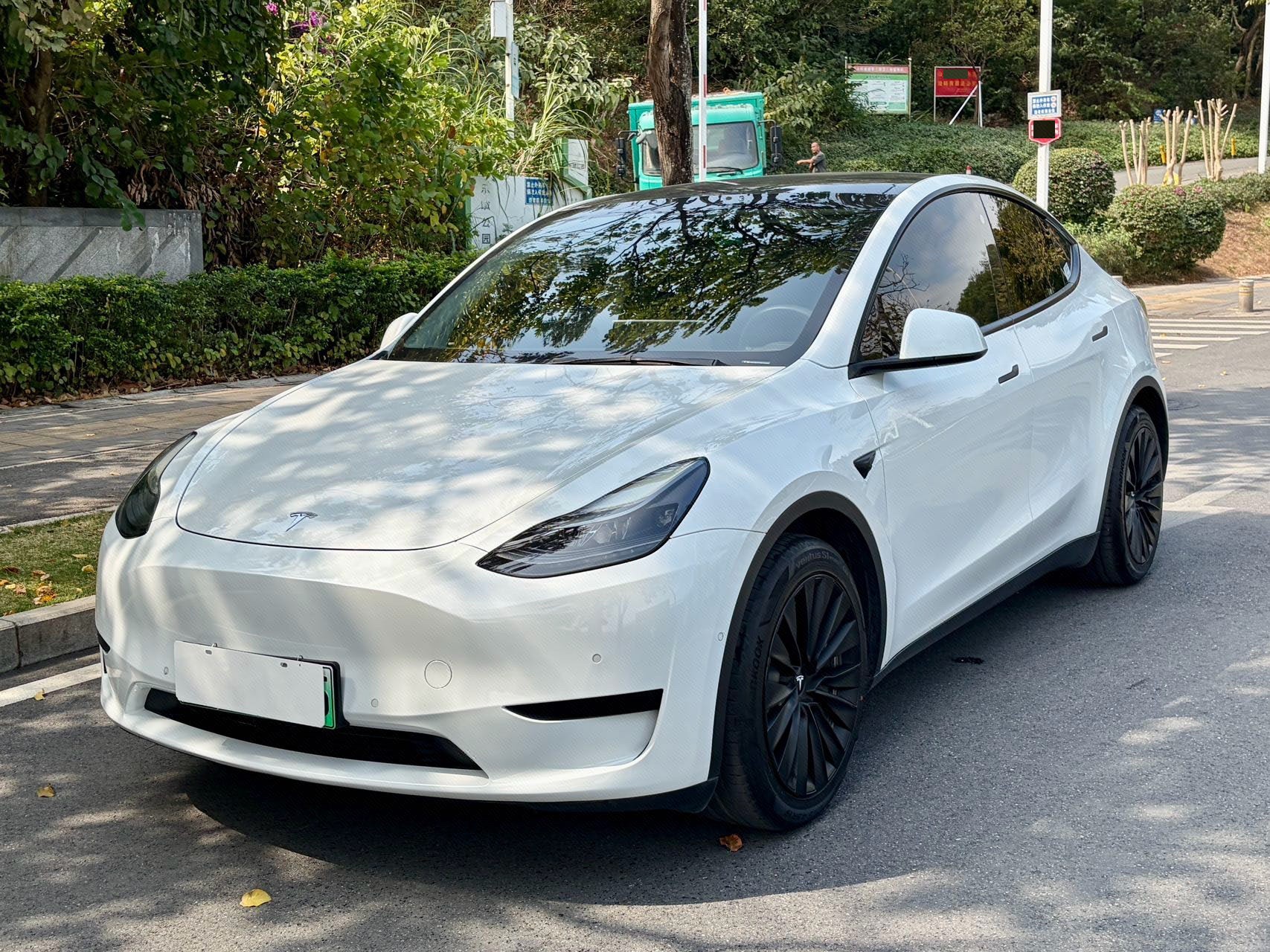 Tesla Model Y 2022 Tesla Model Y 2022 car image