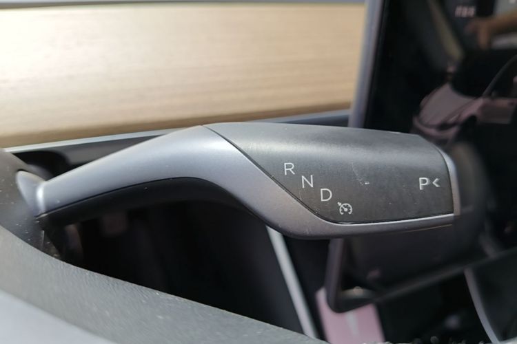 Tesla Model 3 2020 car image #18