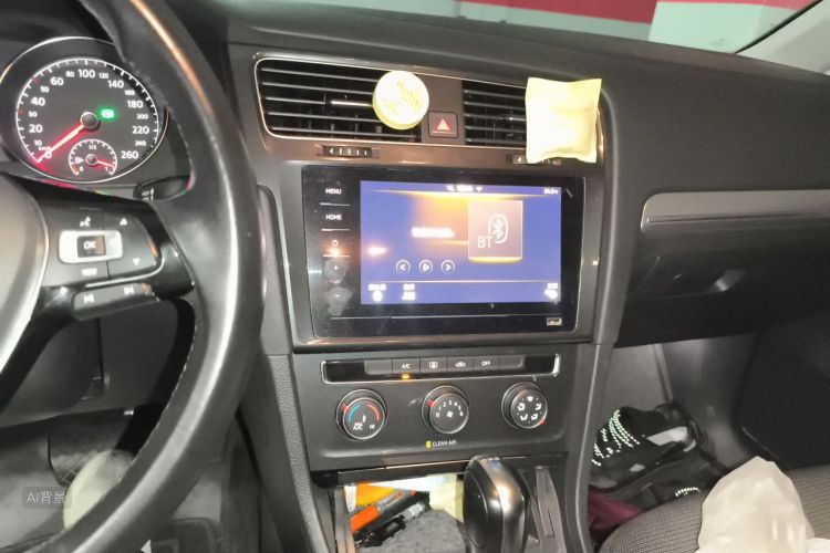Volkswagen Golf 2020 car image #15