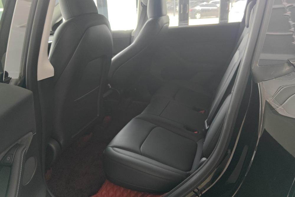 Tesla Model Y 2023 car image #15
