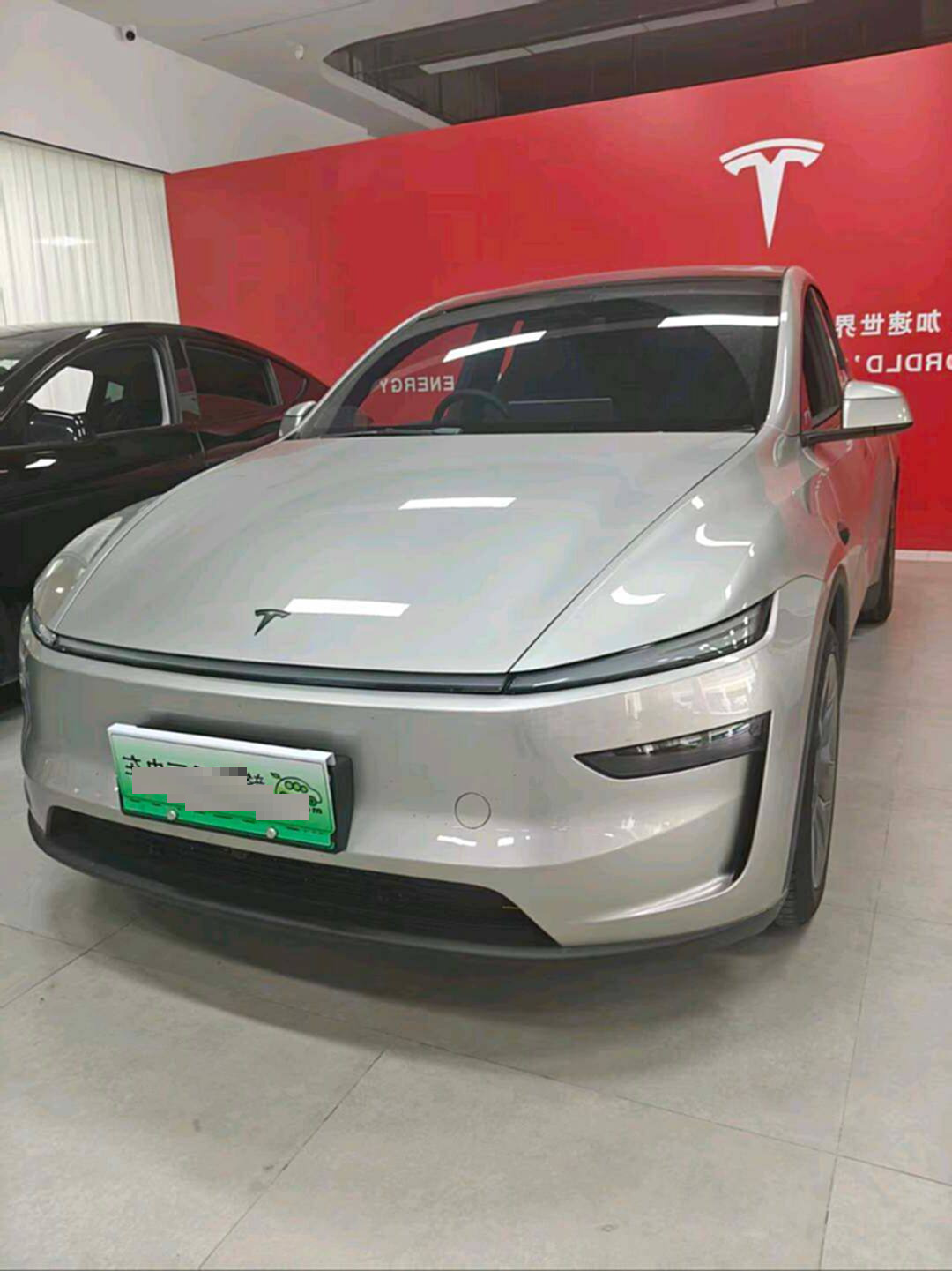 Tesla Model Y L 2024 #2 Tesla Model Y L 2024 car image #2