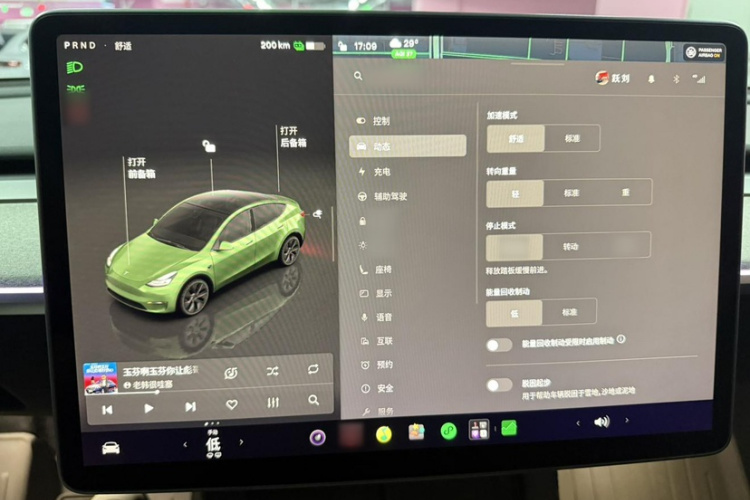 Tesla Model Y 2023 car image #14