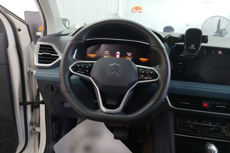 Volkswagen Tharu 2023 car image #11