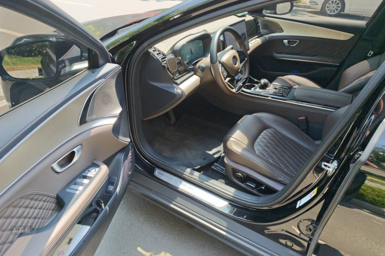 BYD Han 2023 car image #18
