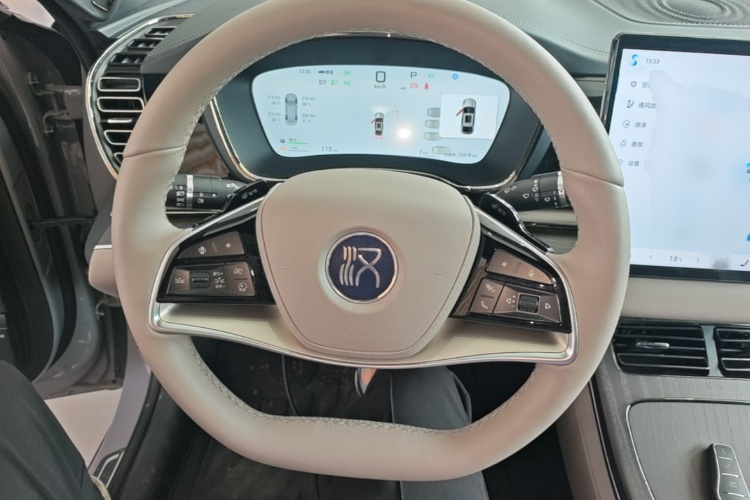 BYD Han 2025 car image #15