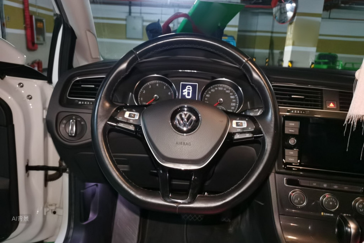 Volkswagen Golf 2019 car image #12