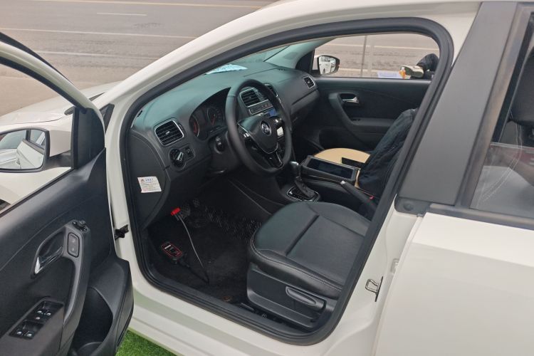 Volkswagen Polo 2018 car image #15
